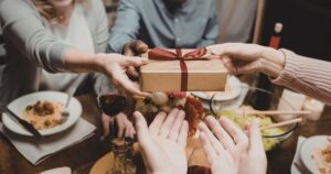 looks com saia para amigo secreto